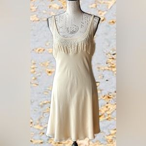 TAHARI 100% Silk Camisole Dress & Slip (6) Note: a few small nicks on rear hem